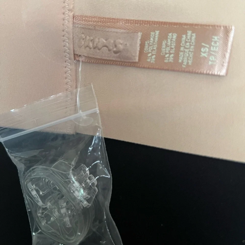 Skims Seamless Tan deepPlunge Bra small